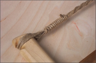 A fesz�t�zsineg r�gz�t�se.