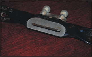 �ltiszt�t� gyalu.