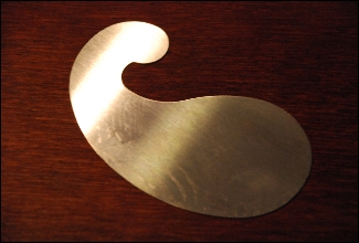 Hatty�nyak� sz�nl�penge.